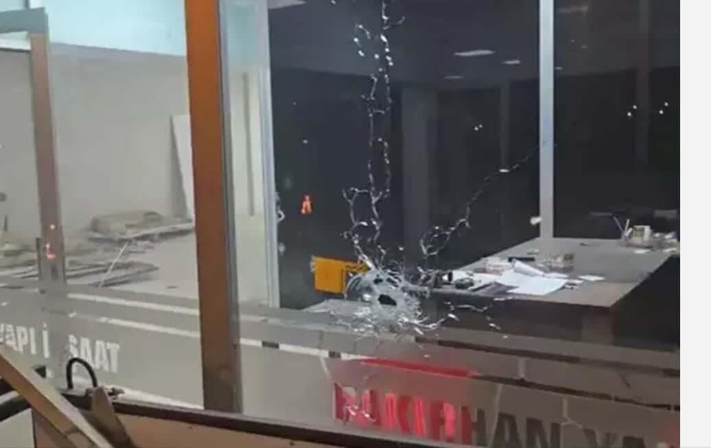 MARDİN’İN KIZILTEPE İLÇESİNDE BİR AİLEYE AİT İŞYERLERİNİN BULUNDUĞU DÜKKANLARA SİLAHLI SALDIRI...