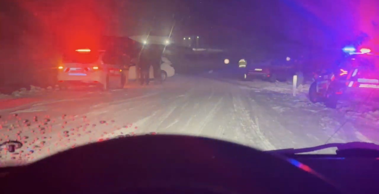 MAZIDAĞI-DERİK YOLU KAR NEDENİYLE ULAŞIMA KAPANDI