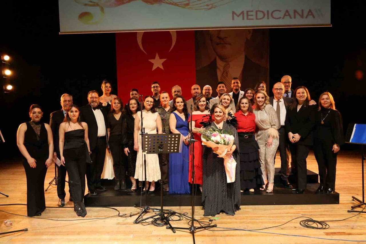 MEDİCANA INTERNATİONAL İZMİR HASTANESİ SAĞLIK ÇALIŞANLARINDAN OLUŞAN TÜRK SANAT MÜZİĞİ KOROSU...