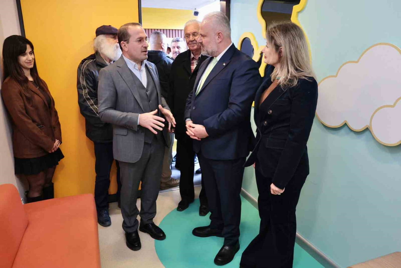 MENEMEN BELEDİYE BAŞKANI AYDIN PEHLİVAN'IN EV SAHİPLİĞİNDE GERÇEKLEŞTİRİLEN AÇILIŞA AK PARTİ İZMİR...