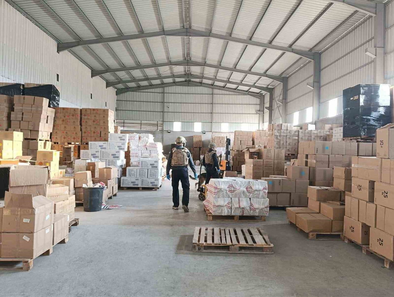 MERSİN'İN SİLİFKE İLÇESİNDE JANDARMA EKİPLERİ TARAFINDAN DÜZENLENEN OPERASYONDA BİR DEPODA...