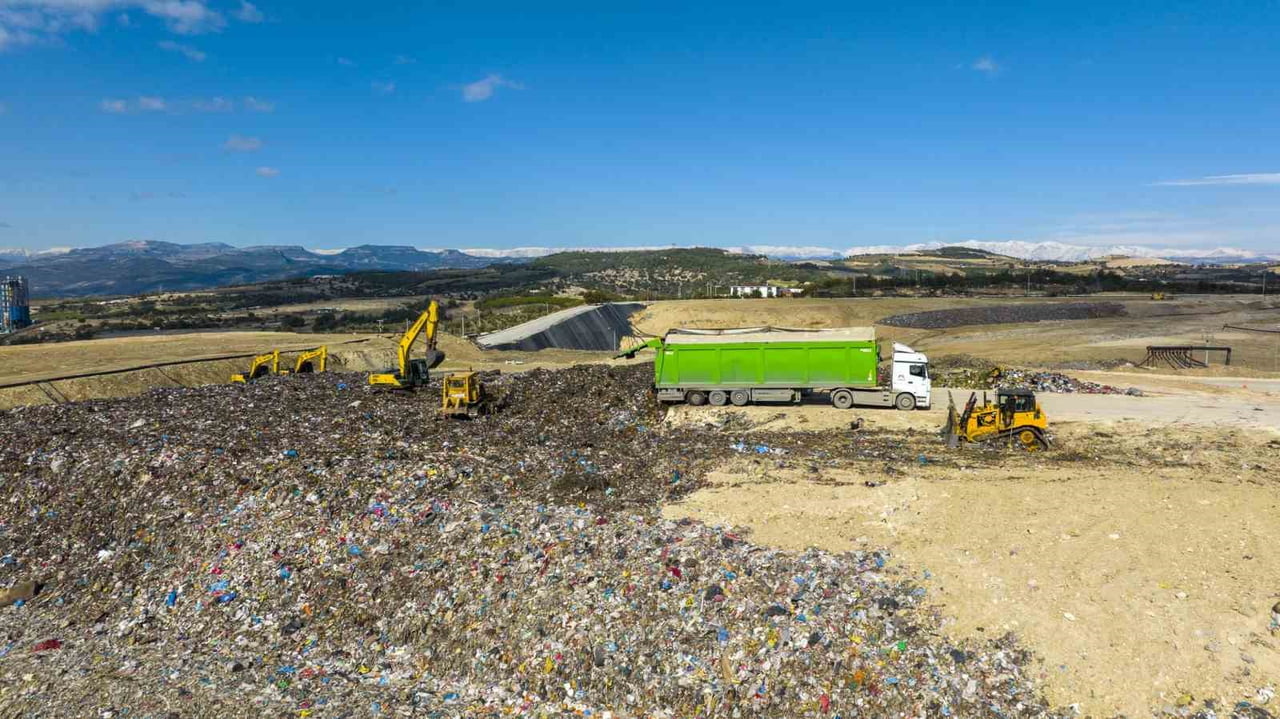 MERSİN BÜYÜKŞEHİR BELEDİYESİ, 2025 YILI BOYUNCA ATIK YÖNETİMİ, YENİLENEBİLİR ENERJİ VE SIFIR ATIK...