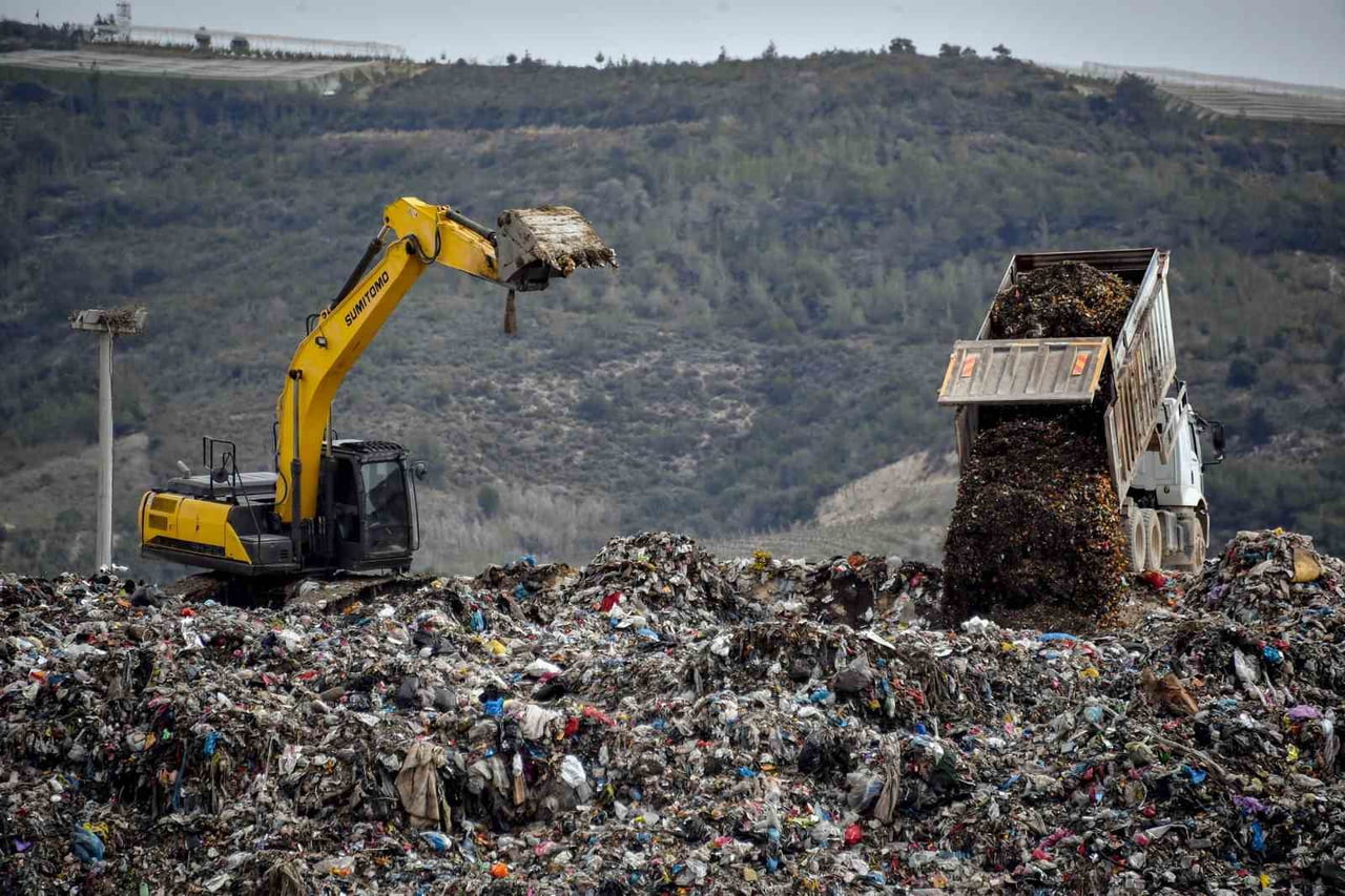 MERSİN BÜYÜKŞEHİR BELEDİYESİ, 2025 YILI BOYUNCA ATIK YÖNETİMİ, YENİLENEBİLİR ENERJİ VE SIFIR ATIK...