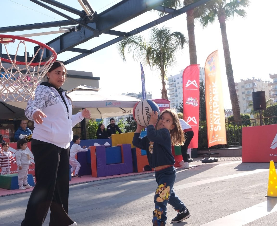 MERSİN BÜYÜKŞEHİR BELEDİYESİ, ÇOCUKLARIN ERKEN YAŞTA SPORLA TANIŞMASINI SAĞLAMAK AMACIYLA SAYAPARK...