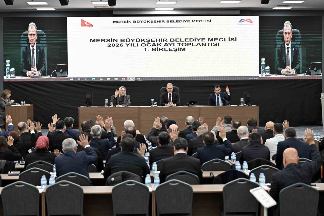 MERSİN BÜYÜKŞEHİR BELEDİYESİ MECLİSİNİN 2026 YILI İLK TOPLANTISINDA 57 MADDE GÖRÜŞÜLÜRKEN, BAŞKAN...
