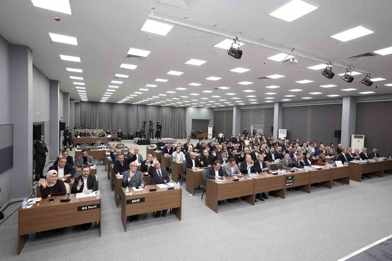 MERSİN BÜYÜKŞEHİR BELEDİYESİ MECLİSİNİN 2026 YILI İLK TOPLANTISINDA 57 MADDE GÖRÜŞÜLÜRKEN, BAŞKAN...