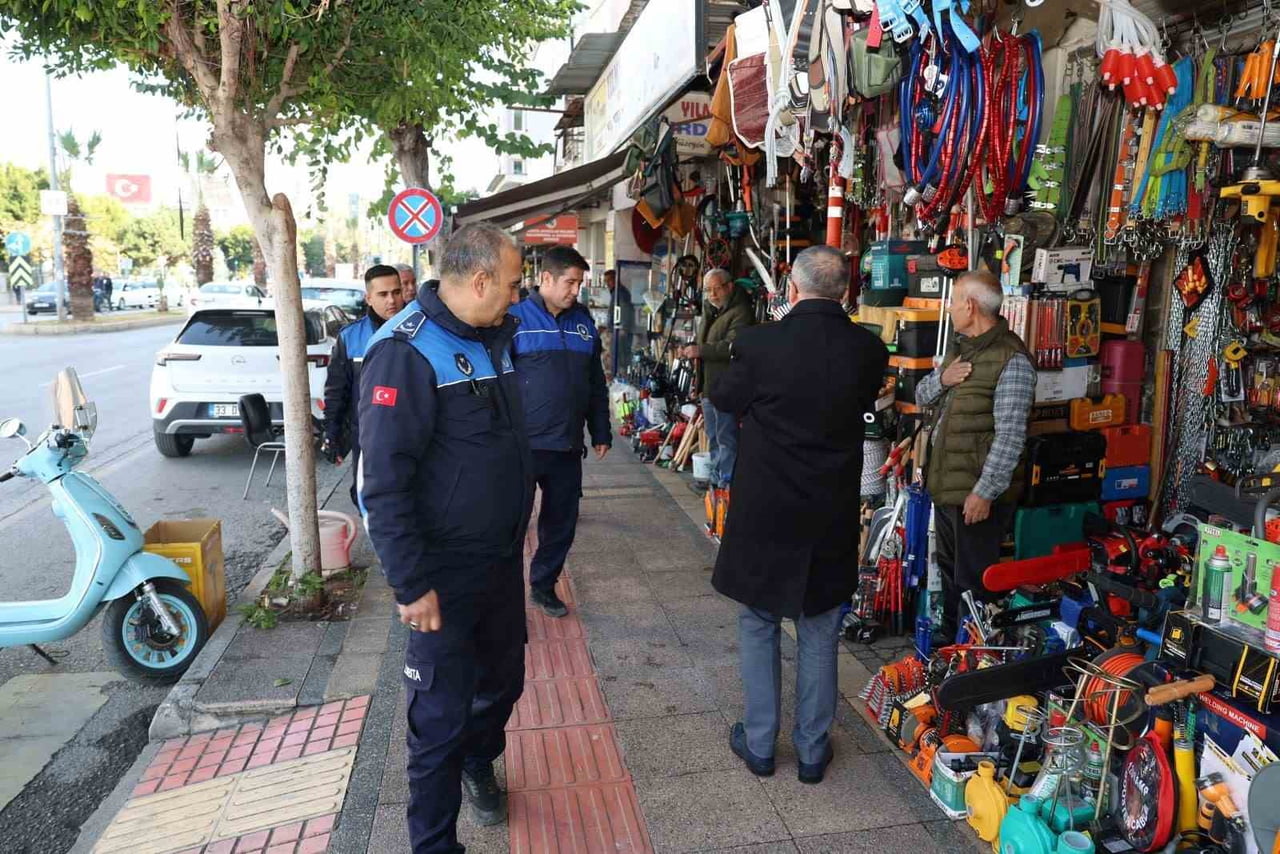 MERSİN’İN AKDENİZ İLÇESİNDE, YAYA VE ARAÇ TRAFİĞİNİN YOĞUN OLDUĞU ANA ARTERLERDE GENİŞ ÇAPLI...