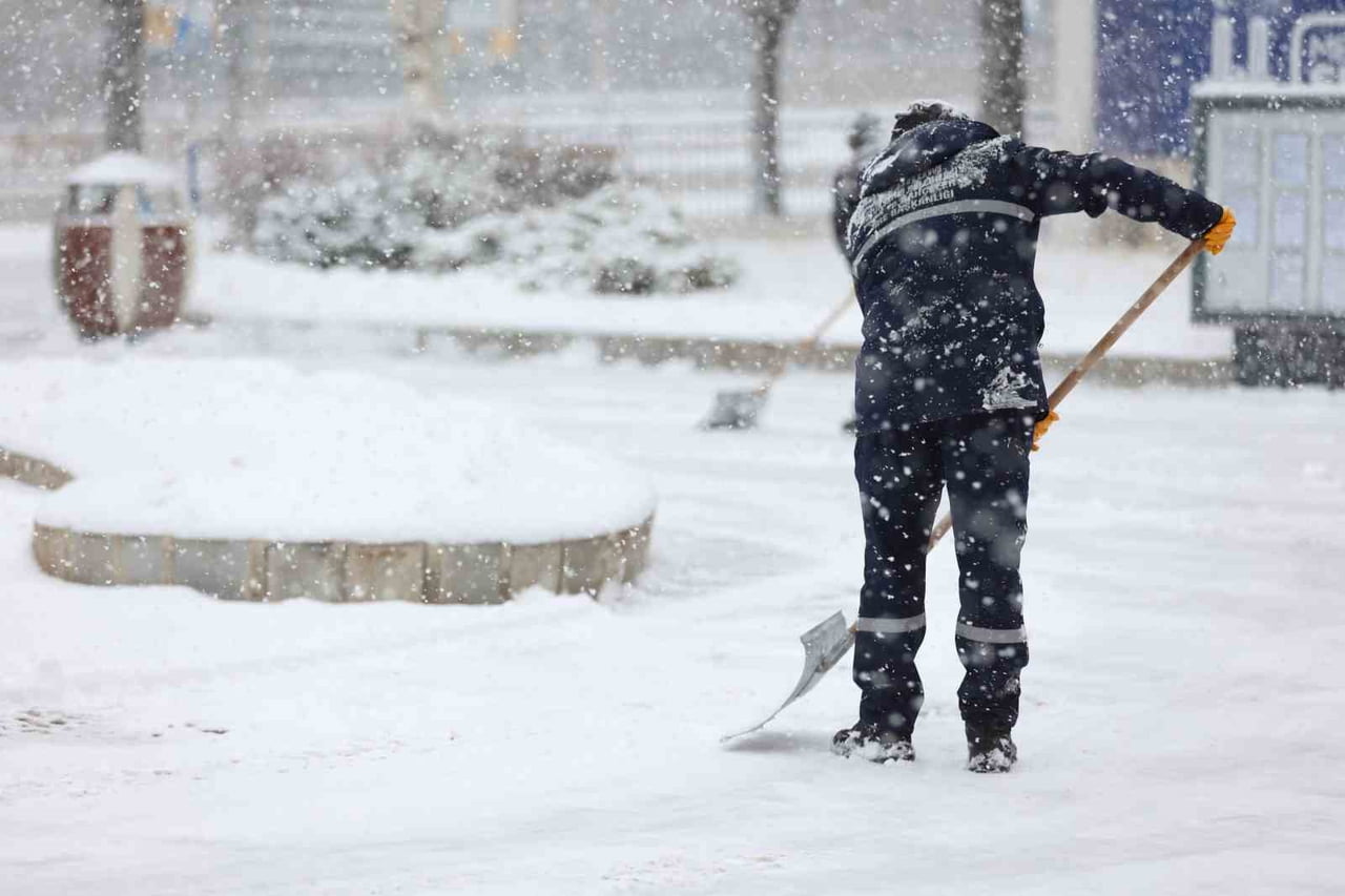 METEOROLOJİ 12. BÖLGE MÜDÜRLÜĞÜ AKŞAM SAATLERİNDE ERZURUM VE GÜNEY KESİMLERİNİN ARALIKLI KAR...