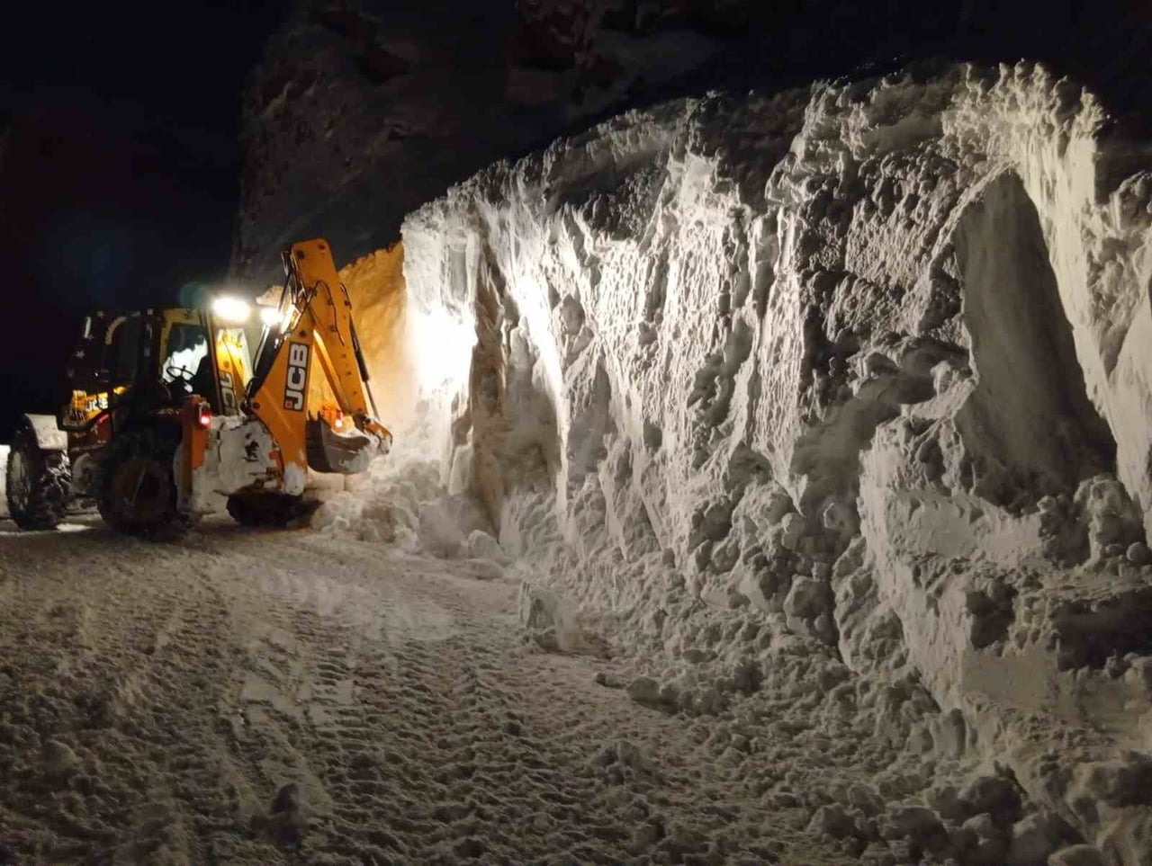 METEOROLOJİ 15. BÖLGE MÜDÜRLÜĞÜ TAHMİN VE UYARI MERKEZİ, SİİRT, DİYARBAKIR, ŞIRNAK VE BATMAN İÇİN...