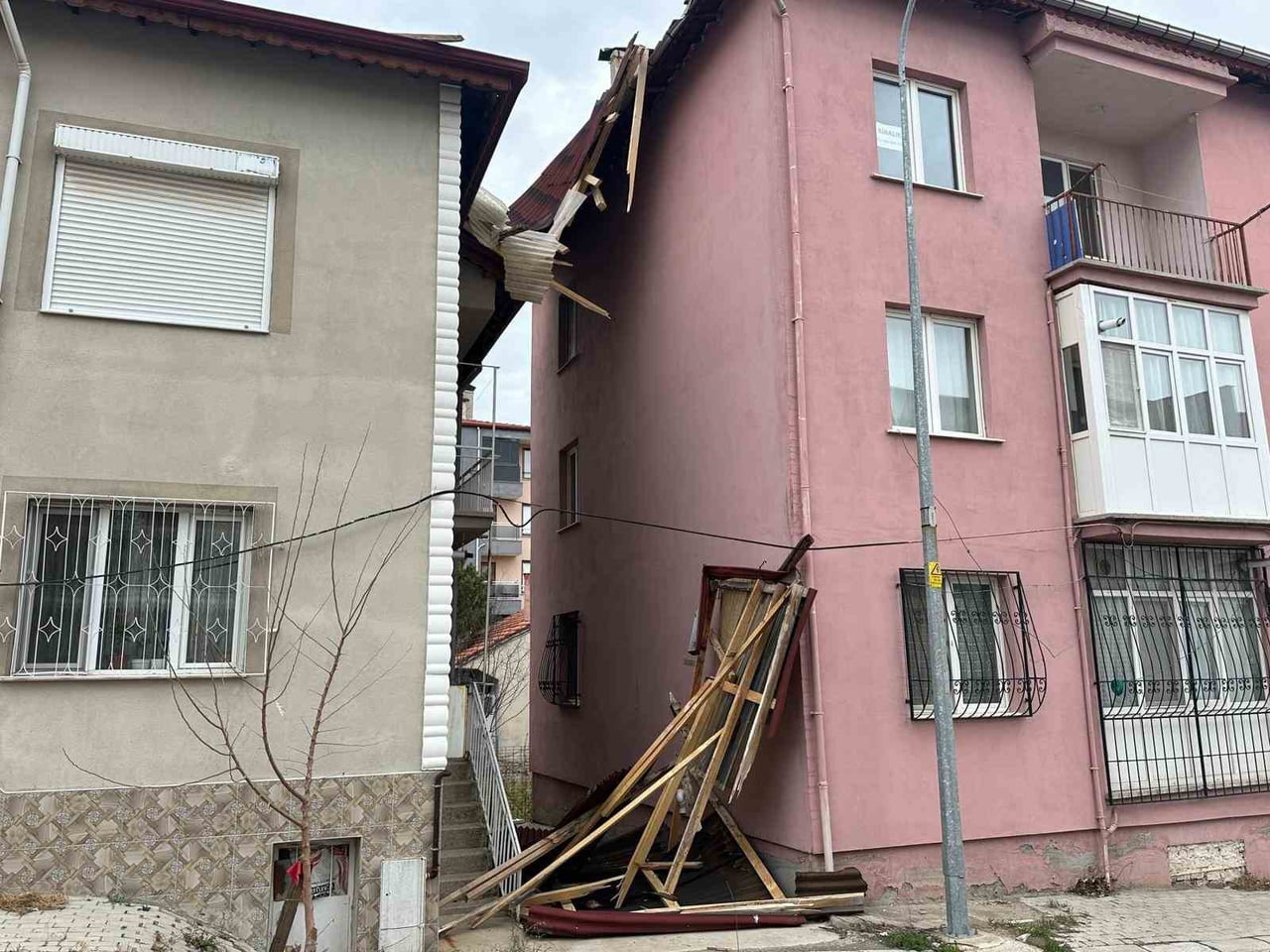METEOROLOJİ GENEL MÜDÜRLÜĞÜ’NÜN UYARILARININ ARDINDAN UŞAK’TA SABAH SAATLERİNDEN İTİBAREN ETKİLİ...
