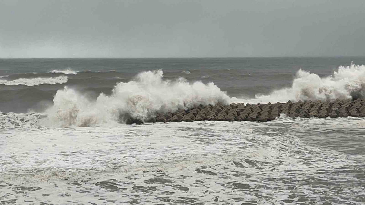 METEOROLOJİ GENEL MÜDÜRLÜĞÜ, YARIN SABAH SAATLERİNDEN İTİBAREN BATI KARADENİZ GENELİNDE KUVVETLİ...