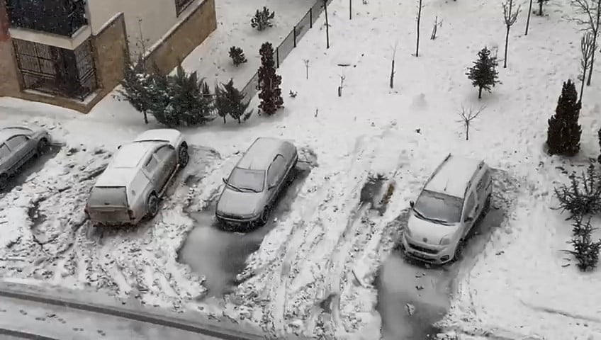METEOROLOJİNİN UYARI YAPTIĞI ELAZIĞ’DA KAR YAĞIŞI ARALIKLARLA SÜRÜYOR