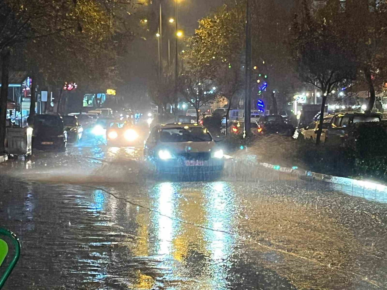 METEOROLOJİNİN YAĞIŞ UYARISINDA BULUNDUĞU HATAY’DA YAĞMUR ETKİSİNİ SÜRDÜRÜRKEN, YÜKSEK...