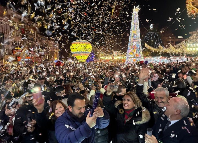 MHP İZMİT İLÇE BAŞKANI MEHMET İLKER KAZAN, İZMİT BELEDİYESİ'NİN YILBAŞI ETKİNLİKLERİNİN ÖZ...