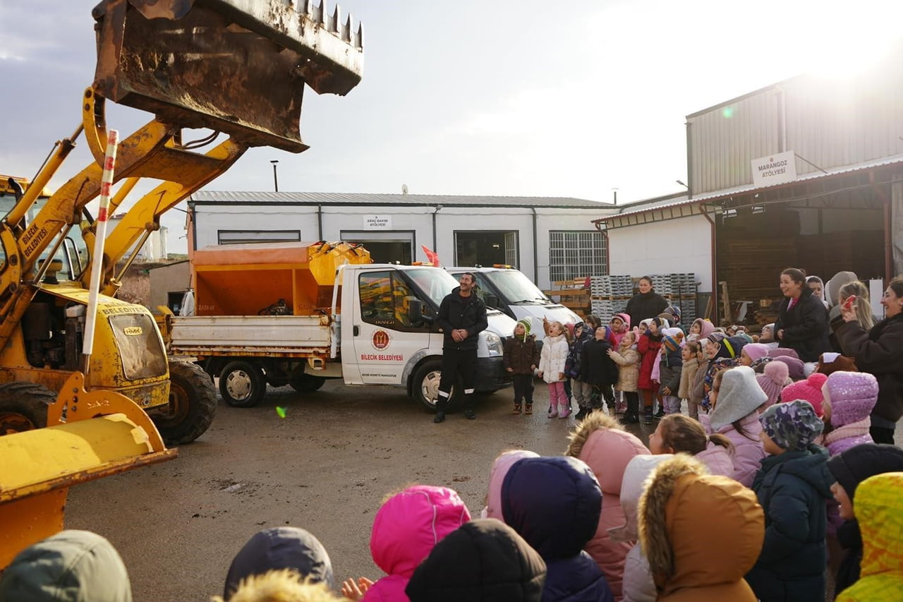 MİNİK ÖĞRENCİLER BİLECİK BELEDİYESİ ATÖLYE BİRİMİ’Nİ GEZDİ