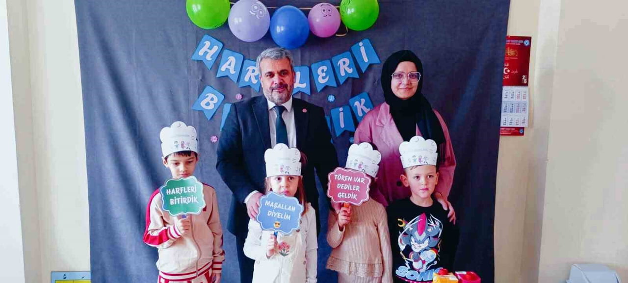 MİNİK ÖĞRENCİLERDEN HARFLERİ BİTİRME SEVİNCİ