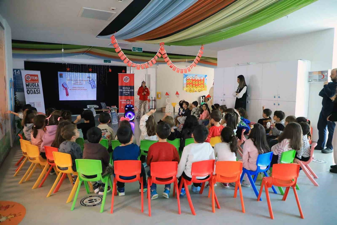 MİNİKLERE AĞIZ VE DİŞ SAĞLIĞI EĞİTİMİ