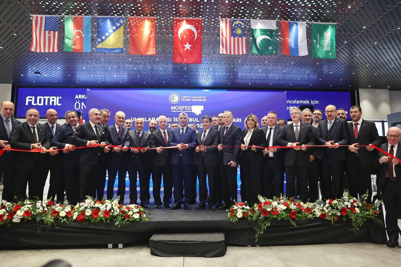 MOBİLYA İHRACATININ 2002 YILINDA 250 MİLYON DOLAR OLDUĞUNU HATIRLATAN TİCARET BAKANI ÖMER BOLAT...