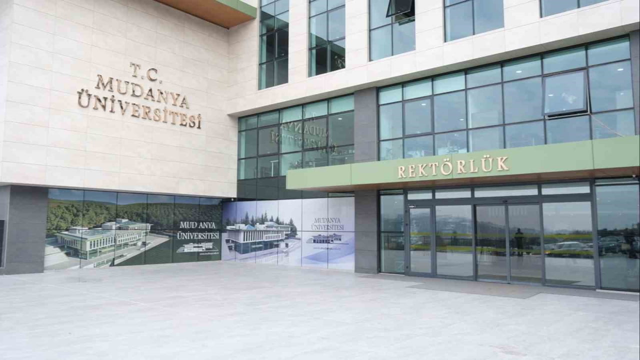 MUDANYA ÜNİVERSİTESİ SOSYAL VE BEŞERİ BİLİMLER FAKÜLTESİ ÖĞRETİM ÜYESİ DOÇ. DR. DURSUN BOZ...