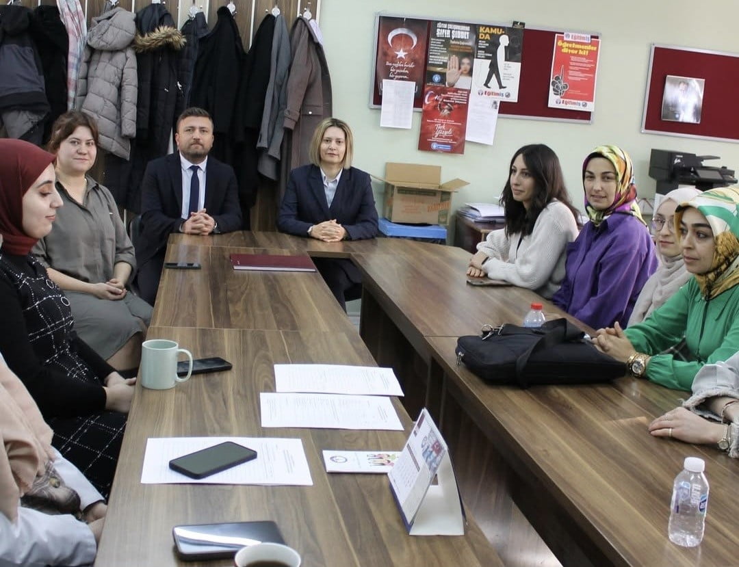 MÜDÜR TUBA SİNAN: "MESLEK LİSELERİ, NİTELİKLİ İŞ GÜCÜNÜN YETİŞMESİNDE KİLİT ROL...