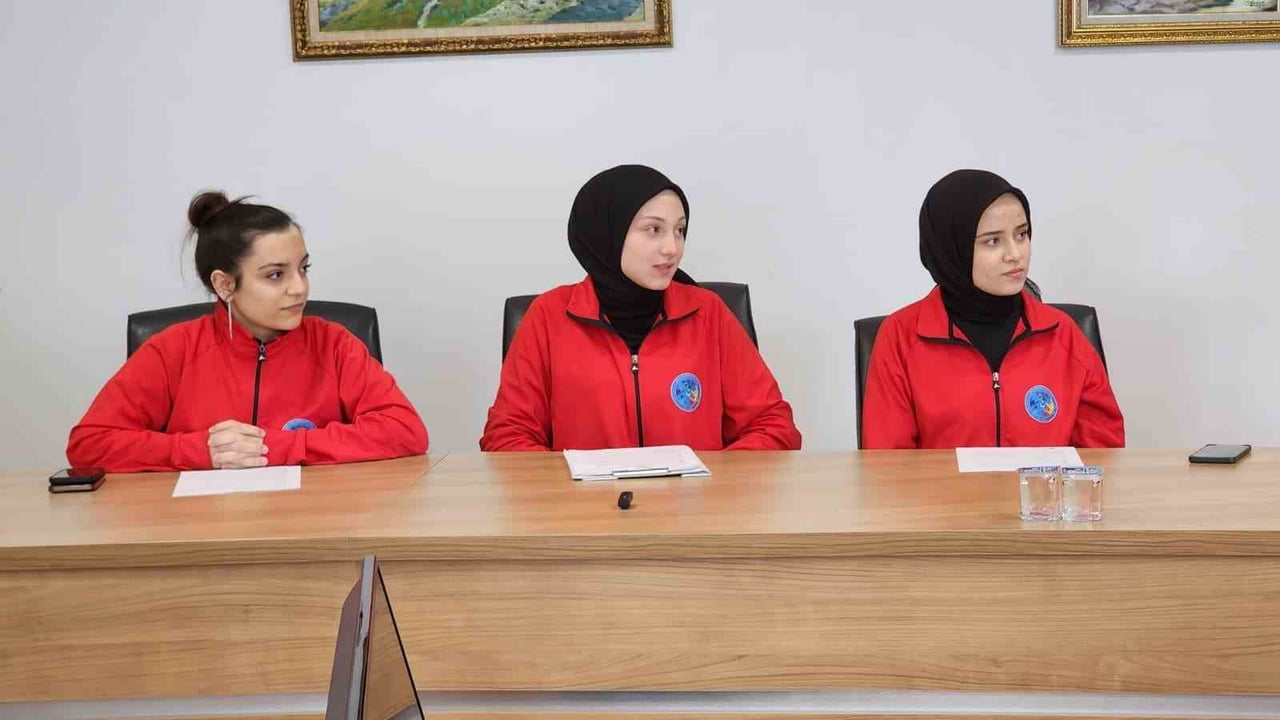 MÜDÜR YILMAZ: "ANALARIN İZİNDE, BABALARIN GÖLGESİNDE, ÖĞRETMENLERİN REHBERLİĞİNDE...