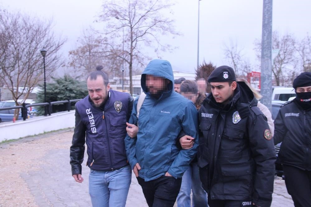 MUĞLA'DA SAHTE HESAP ÜZERİNDEN ‘DEVLET BÜYÜKLERİNE HAKARET' OPERASYONUNDA 2 TUTUKLAMA