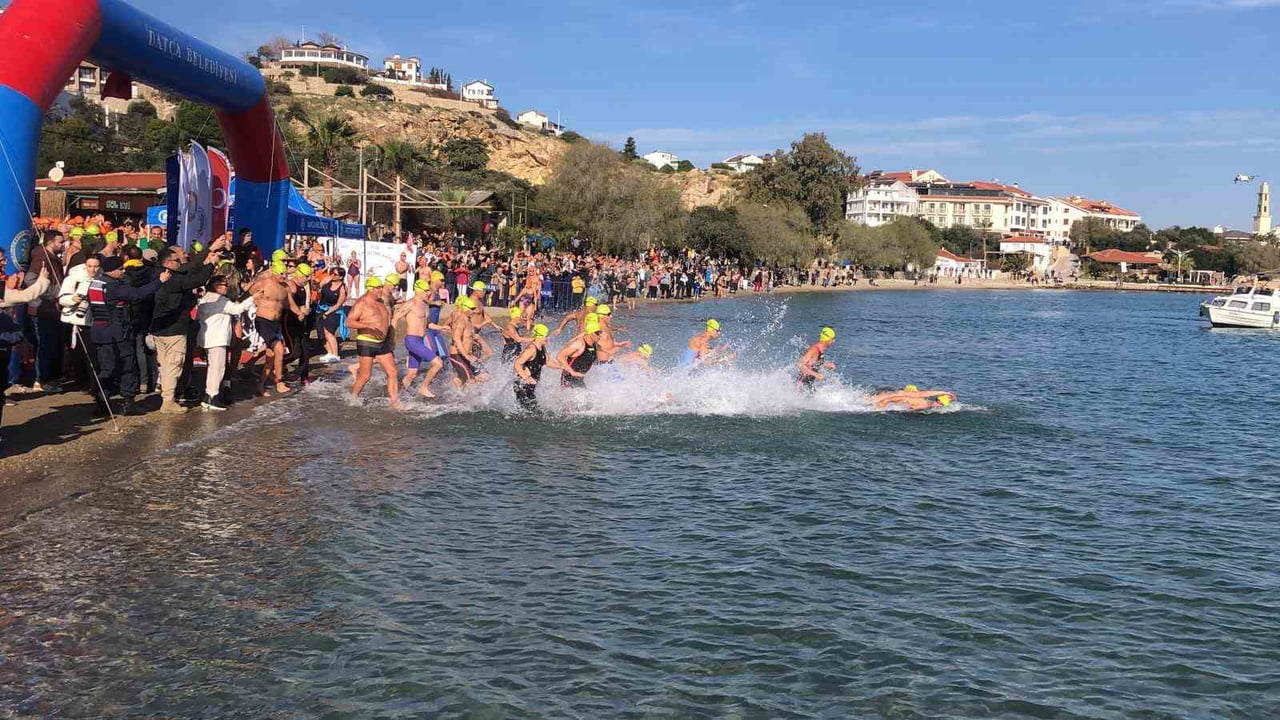 MUĞLA'NIN DATÇA İLÇESİNDE BU YIL 20.'Sİ GERÇEKLEŞTİRİLEN ULUSLARARASI AÇIK DENİZ KIŞ YÜZME...