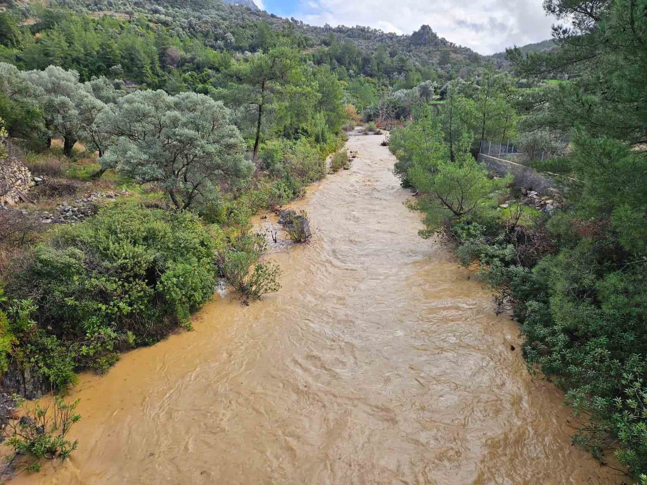 MUĞLA BÖLGESİNDE ETKİLİ OLAN YOĞUN YAĞIŞLARIN ARDINDAN MENTEŞE İLÇESİNDE BULUNAN GÖKBÜK...