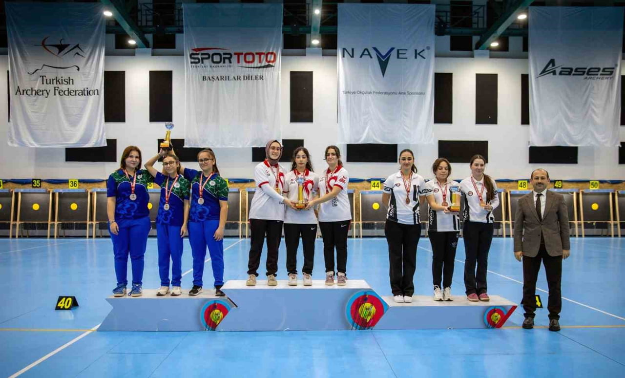 MUĞLA BÜYÜKŞEHİR OKÇULARINDAN KIŞ KUPASINDA İKİ GÜMÜŞ MADALYA