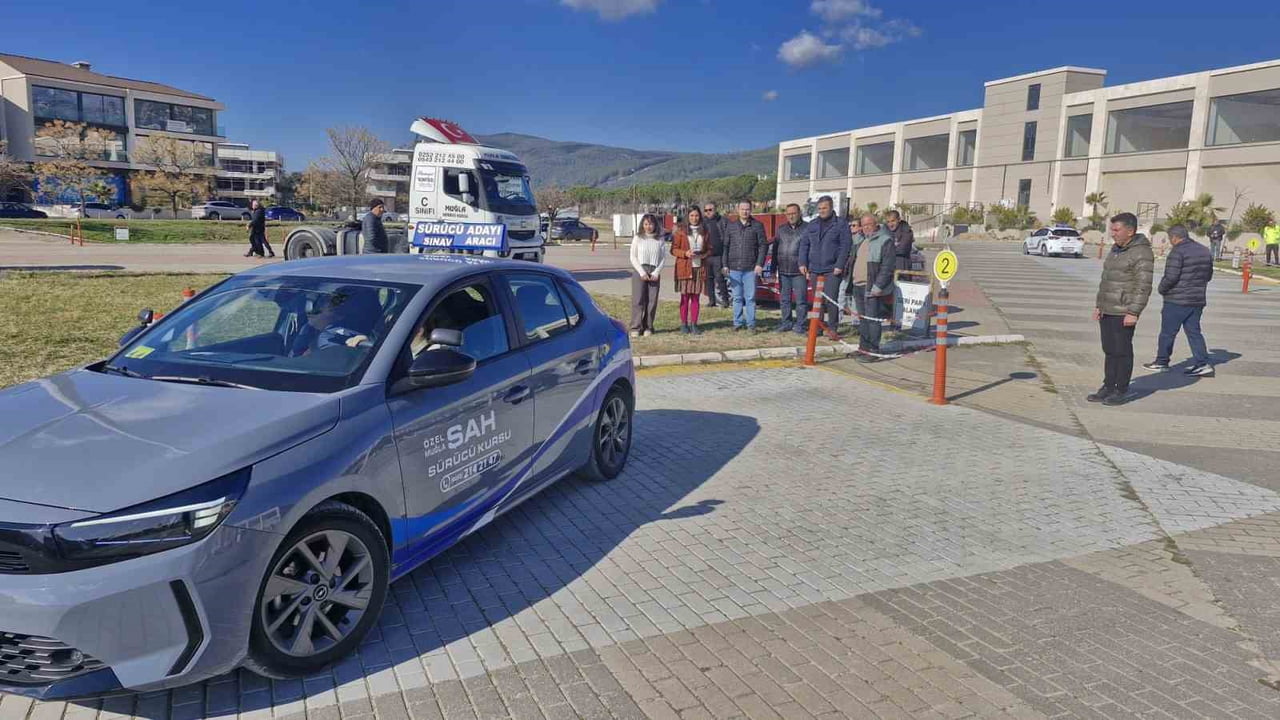 MUĞLA İL MİLLİ EĞİTİM MÜDÜRÜ EMRE ÇAY, MENTEŞE İLÇESİNDE BULUNAN MOTORLU TAŞIT SÜRÜCÜ KURSLARI...