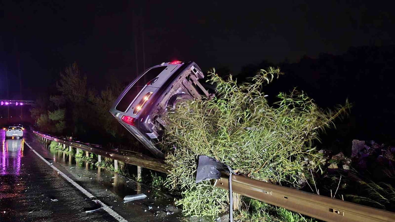 MUĞLA’NIN BODRUM İLÇESİNDE 3 ARACIN KARIŞTIĞI TRAFİK KAZASINDA ORTALIK ADETA SAVAŞ ALANINA DÖNDÜ....