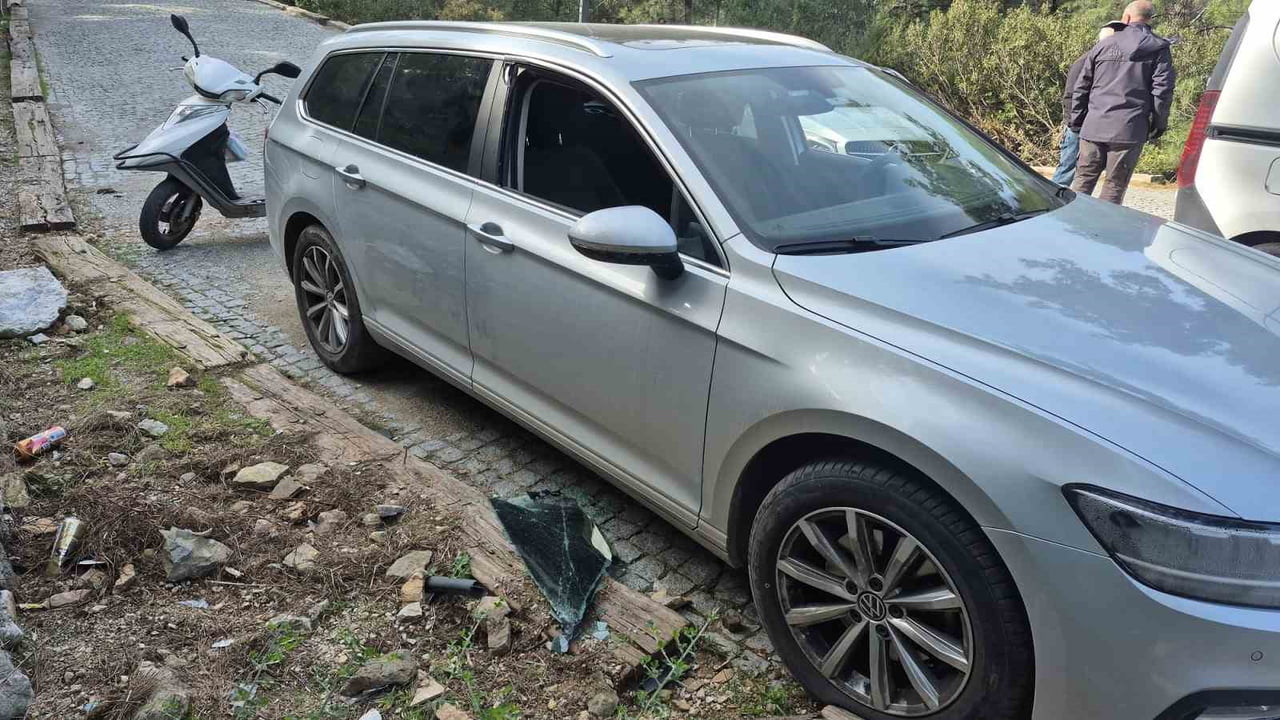 MUĞLA’NIN BODRUM İLÇESİNDE PARK HALİNDEKİ 4 ARAÇTAN HIRSIZLIK OLAYIYLA İLGİLİ 3 KİŞİ GÖZALTINA...