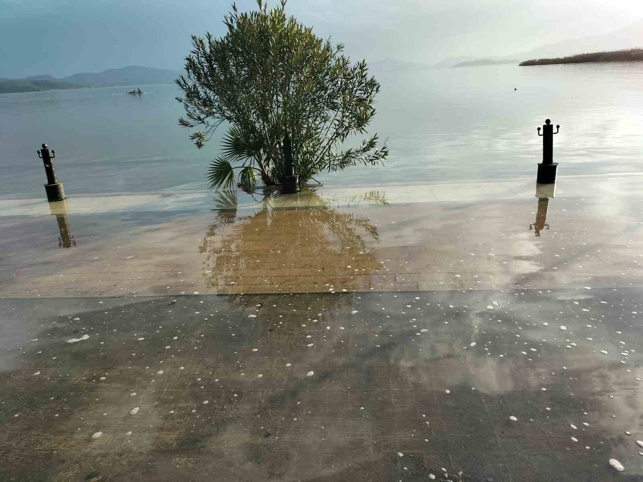 MUĞLA’NIN KÖYCEĞİZ İLÇESİNDE ARALIKLARLA DEVAM EDEN YAĞIŞLAR NEDENİYLE KÖYCEĞİZ GÖLÜ’NÜN SU...