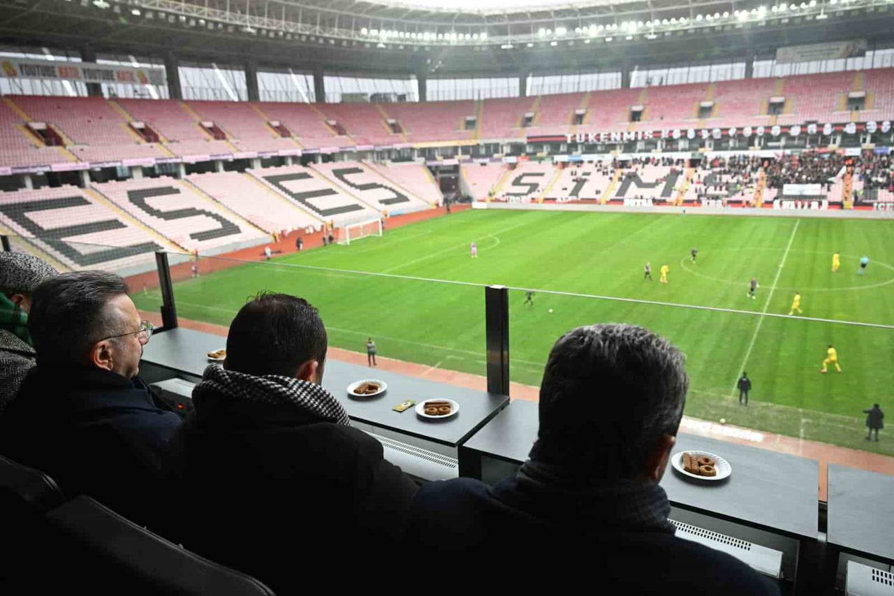 MÜLKİYE BAŞMÜFETTİŞLİĞİ GÖREVİNE ATANAN ESKİŞEHİR VALİSİ HÜSEYİN AKSOY, ESKİŞEHİRSPOR-ANADOLU...