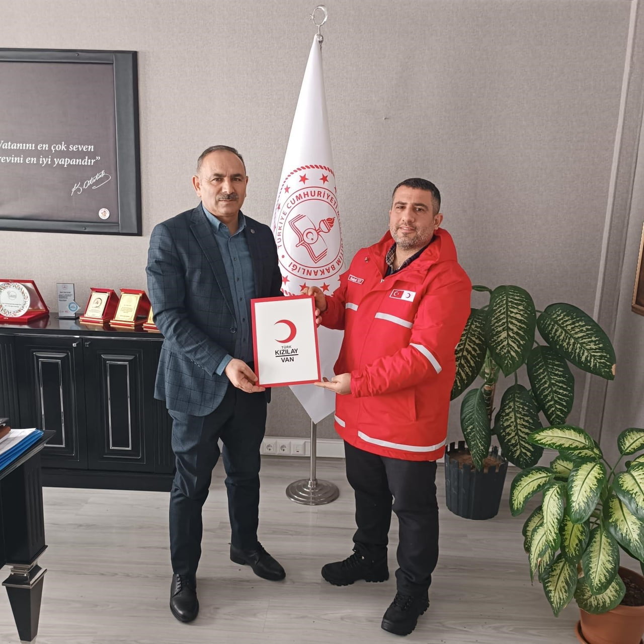 MURADİYE’DE 16 BİN ÖĞRENCİYE GİYİM DESTEĞİ