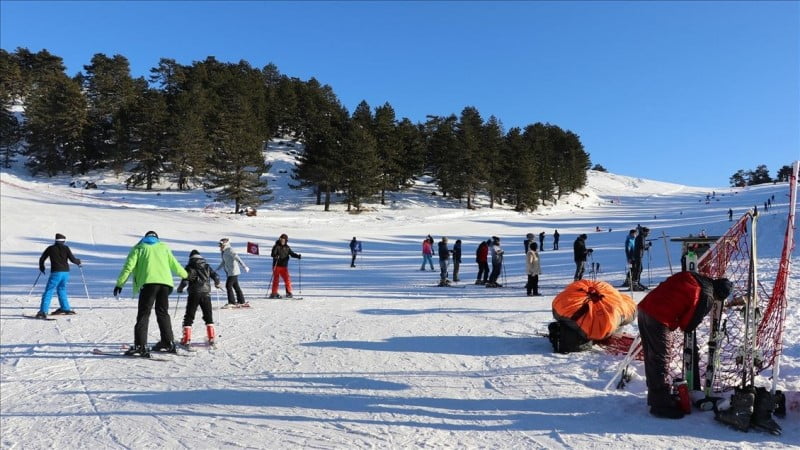 MURAT DAĞI TERMAL KAYAK MERKEZİ' SÖMESTİRDE TATİLCİLERİN GÖZDESİ OLDU