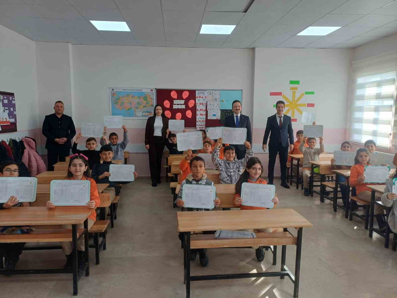 MUŞ'UN MALAZGİRT İLÇESİNDE 10 BİN 200 ÖĞRENCİ, 2025-2026 EĞİTİM ÖĞRETİM YILININ BİRİNCİ DÖNEMİNİN...