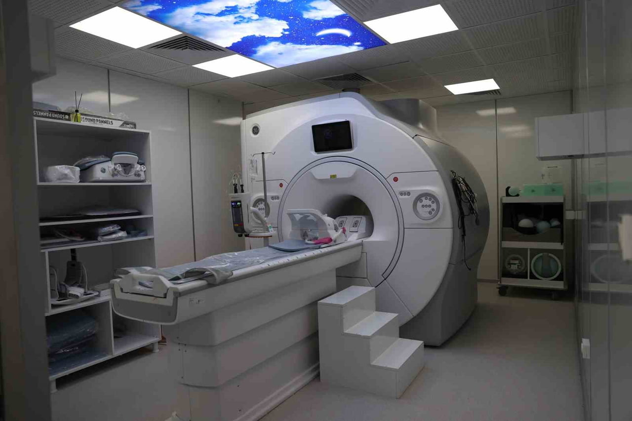 MUŞ DEVLET HASTANESİ'NDE KURULAN YAPAY ZEKA DESTEKLİ İKİNCİ MR CİHAZIYLA BİRLİKTE GÖRÜNTÜLEME...
