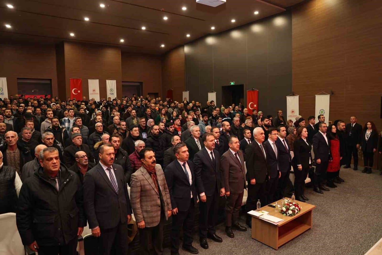 MUŞ’TA YÜZYILIN KONUT PROJESİ KAPSAMINDA İNŞA EDİLECEK 2 BİN 142 KONUTUN HAK SAHİPLERİ, NOTER...