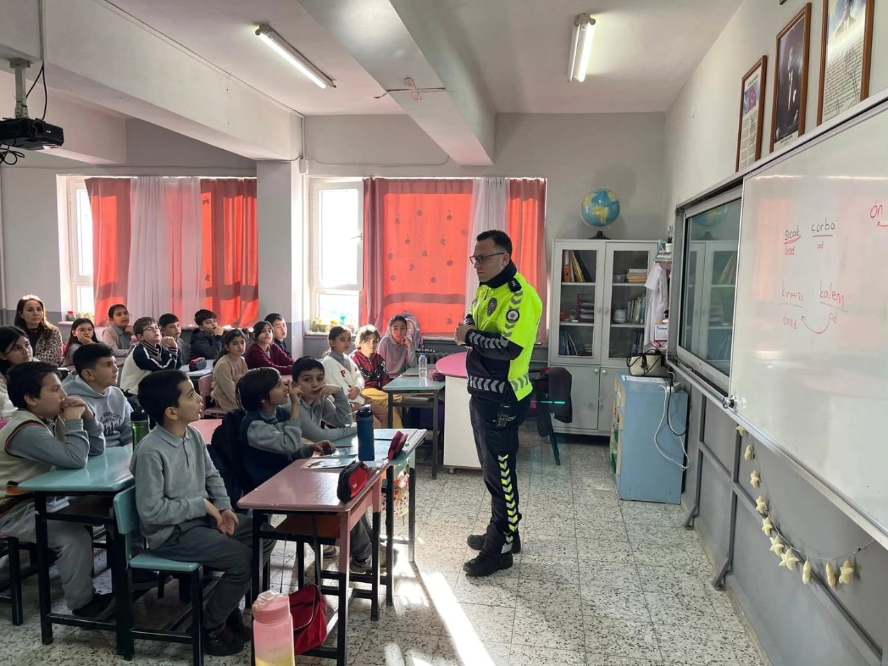 NAZİLLİ’DE GÜVENLİ TRAFİK EĞİTİMİ PROJESİ KAPSAMINDA AYDOĞDU ADNAN MENDERES İLKOKULU...