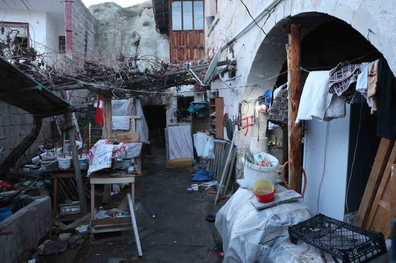 NEVŞEHİR’DE, KENDİSİNDEN BİR SÜREDİR HABER ALINAMAYAN BİR KİŞİ, İKAMET ETTİĞİ EVDE HAYATINI...