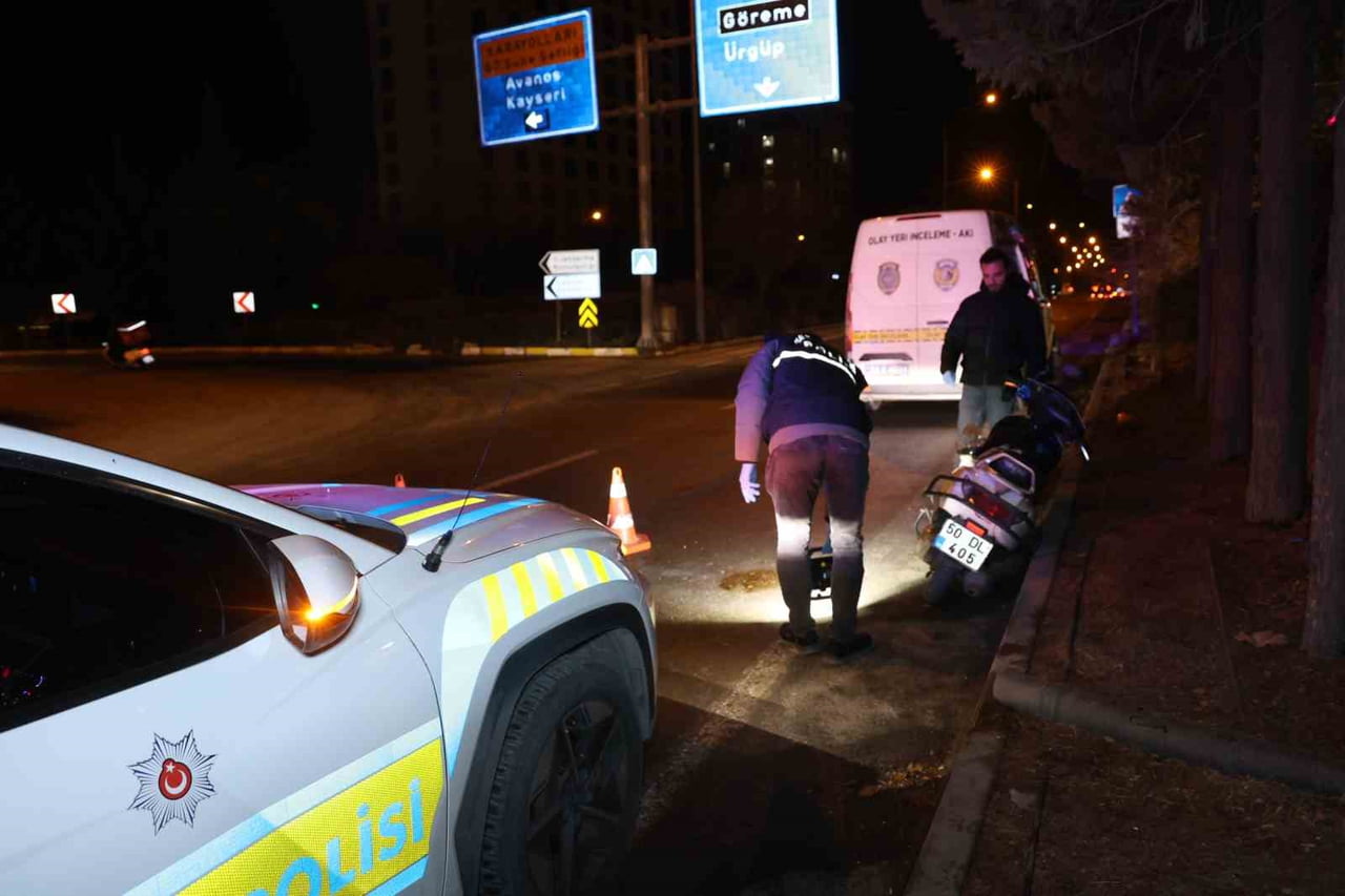 NEVŞEHİR’DE MOTOSİKLET İLE SEYİR HALİNDEYKEN DENGESİNİ KAYBEDEREK DÜŞEN SÜRÜCÜ AĞIR...