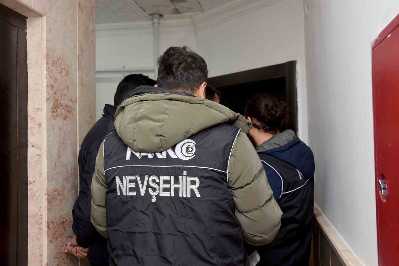 NEVŞEHİR VE İSTANBUL’DA DÜZENLENEN TEFECİLİK OPERASYONUNDA ARALARINDA GALERİCİ VE İŞ ADAMLARINDA...