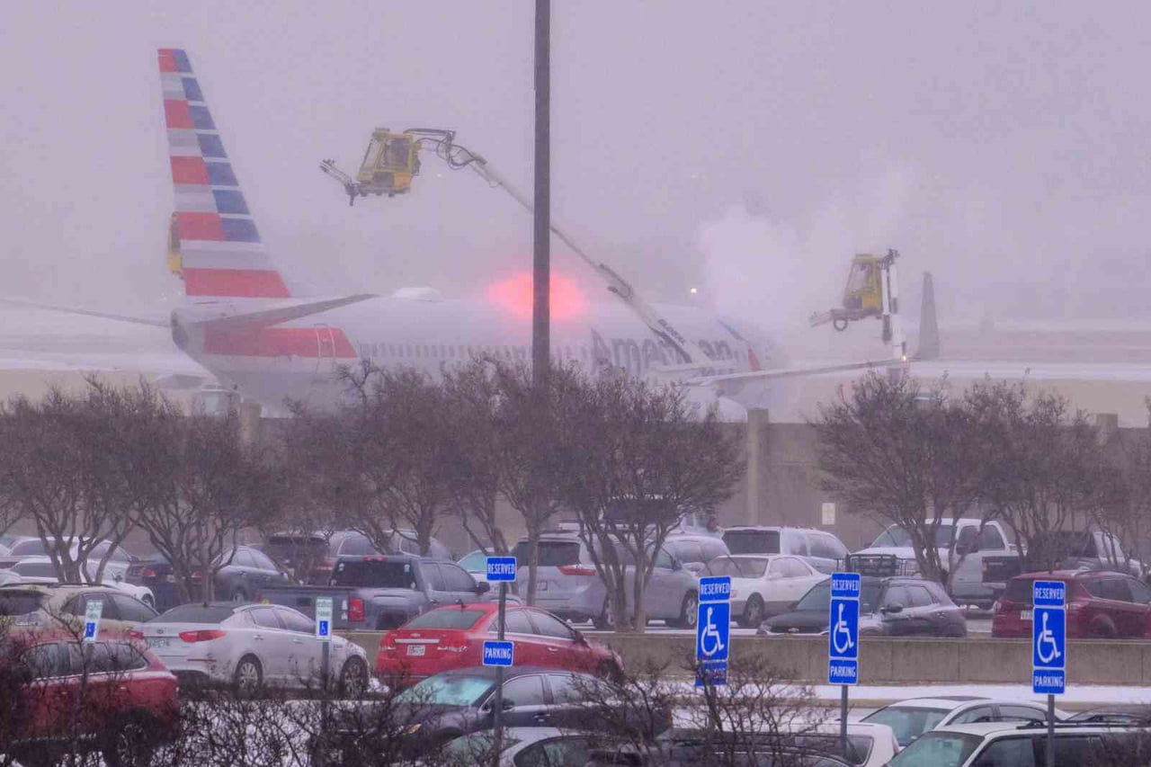 NEW YORK (İHA) - ABD'DE TAM ETKİSİNİ GÖSTERMESİ BEKLENEN ŞİDDETLİ FIRTINALAR ÜLKENİN İÇ...