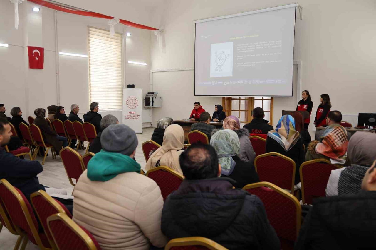 NİĞDE'DE OKUL KANTİNLERİ İÇİN ÖZEL EĞİTİM GERÇEKLEŞTİRİLDİ