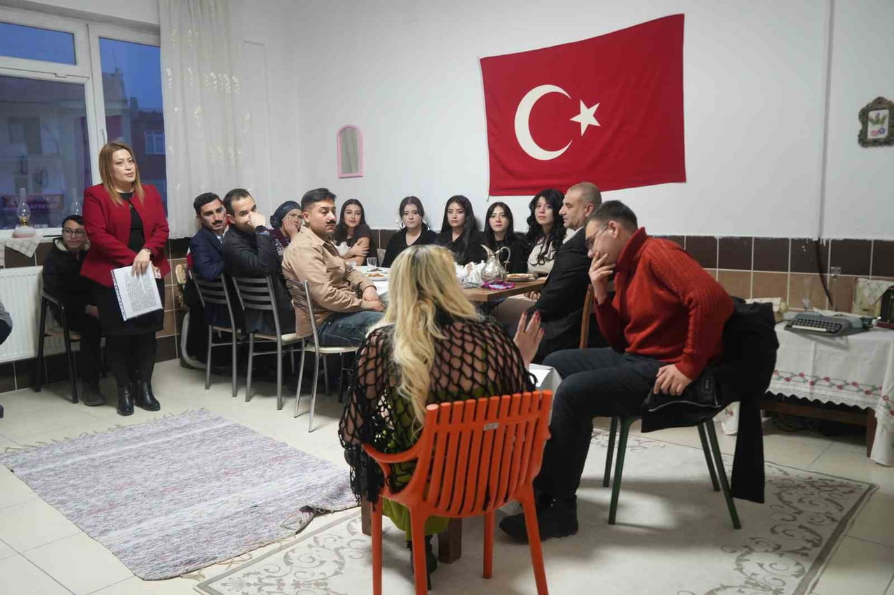 NİĞDE HALK EĞİTİM MERKEZİ TARAFINDAN AÇILAN DRAMA KURSU, FARKLI YAŞ GRUPLARINDAN KURSİYERLERİN...