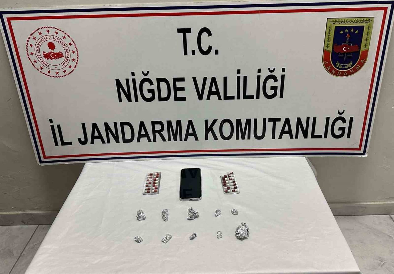 NİĞDE İL JANDARMA KOMUTANLIĞI EKİPLERİNCE UYUŞTURUCU VE UYARICI MADDE SATIŞIYLA MÜCADELE...