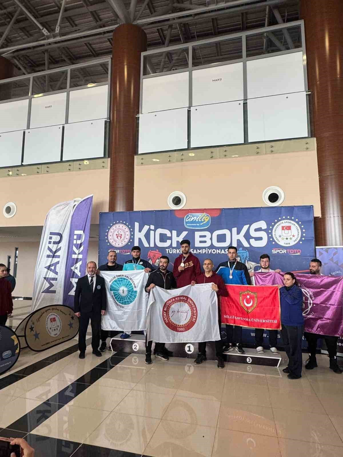 NİĞDE ÖMER HALİSDEMİR ÜNİVERSİTESİ SPORCULARI, ÜNİVERSİTELERARASI KİCK BOKS TÜRKİYE...