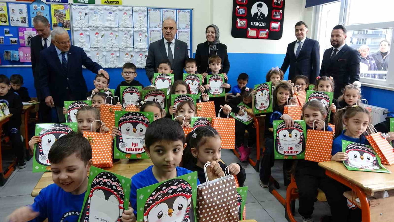 ÖĞRENCİLER İLE TOPLU FOTOĞRAF