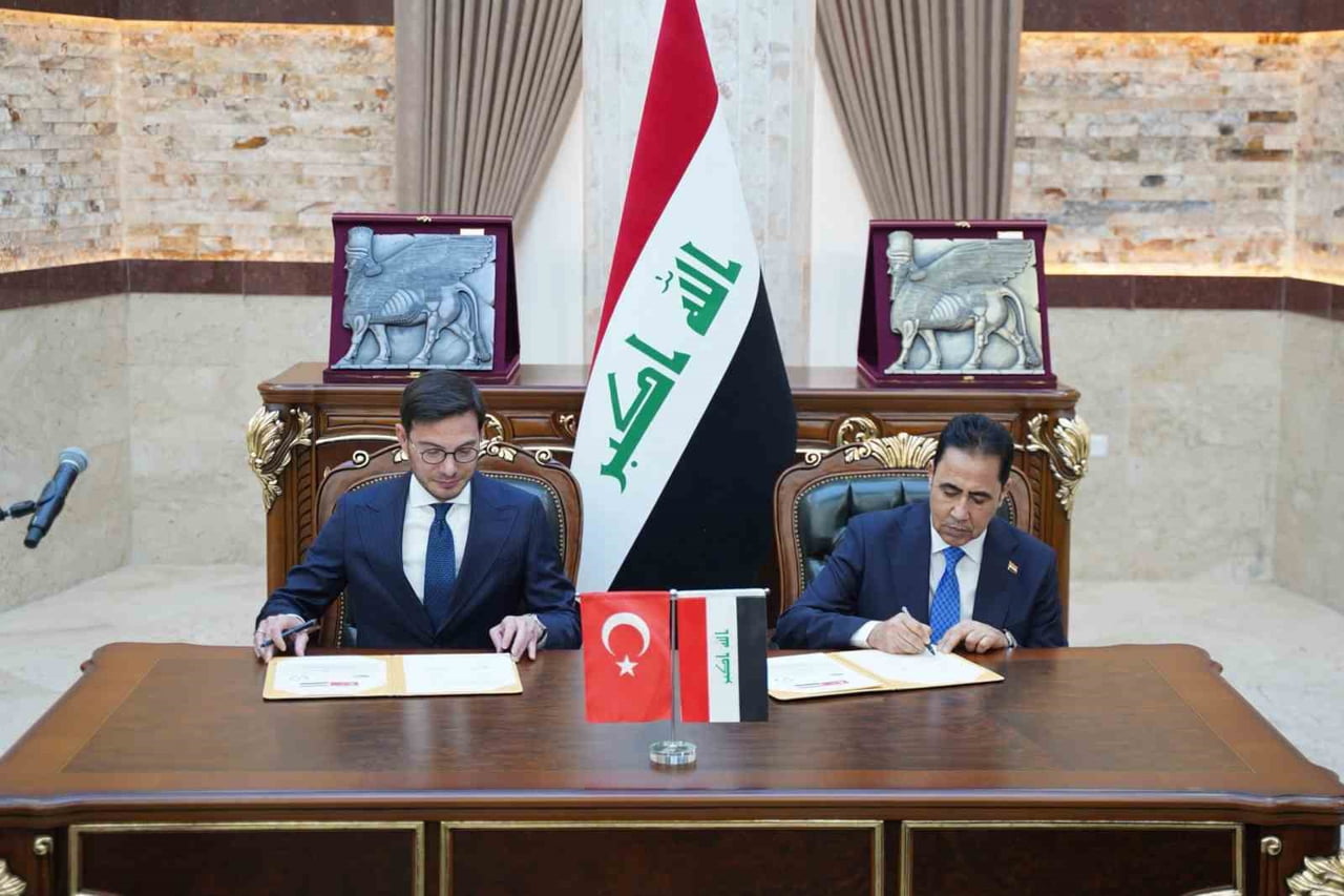 OKAT BELEDİYE BAŞKANI MEHMET KEMAL YAZICIOĞLU İLE MUSUL VALİSİ ABDULKADİR ED-DEHİL TARAFINDAN...